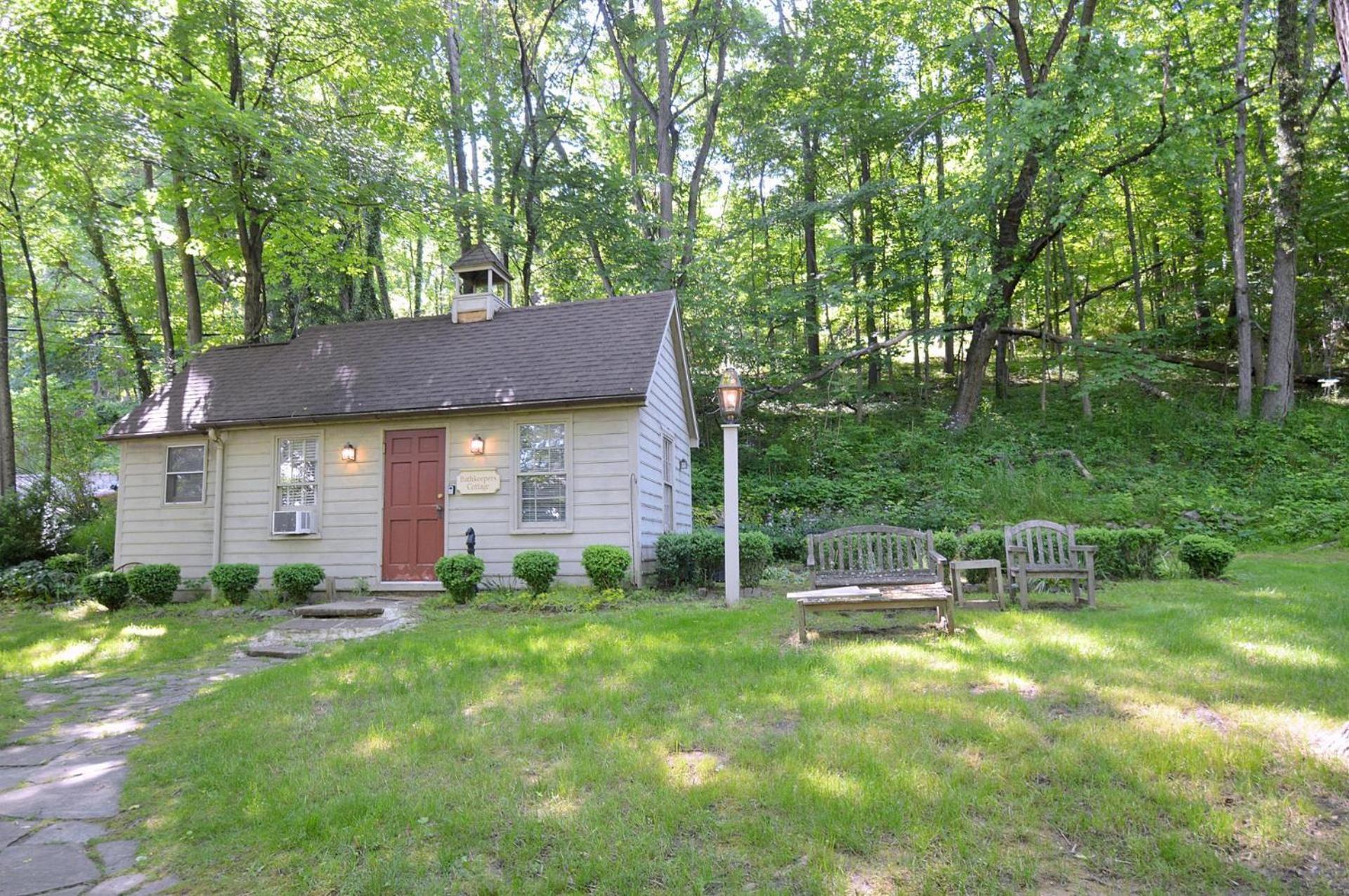 Bathkeepers Cottage Berkeley Springs Bagian luar foto